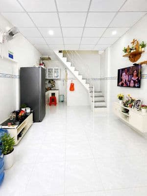 27m2 - 2.7 tỷ - nhà to giá mềm lạc long quân, 10m ra hẻm oto