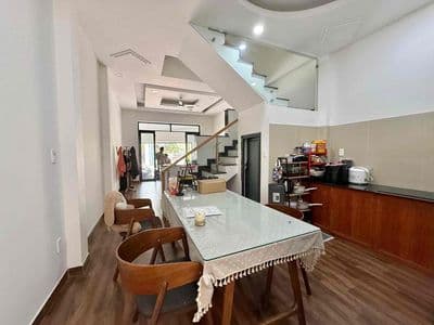 NHÀ ĐẸP – XE HƠI NGỦ TRONG NHÀ – NGAY VÒNG XOAY PHÚ HỮU – CHỈ 6 TỶ