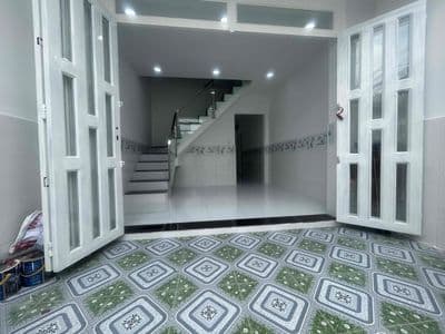 Tôi là chính chủ bán nhà mới 4 x11 có 1 lầu đúc suốt gần ngã 3 Chùa