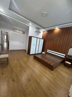 Cho thuê nhà 2 tầng mt hoàng sỹ khải