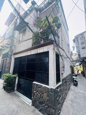 Nhà hẻm lô góc lê thiệt,tân phú,3 tầng,30m 2,ngang 4m đẹp,shr ko qh