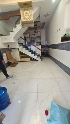 Nhà nhỏ 1 trệt 1 lầu 2pn 2wc có 2 máy lạnh giường tủ giá tốt