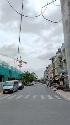 Nhà 4x16m, 5 tầng, đối diện CC Sky Wiew, KDC Bình Đăng, P.6