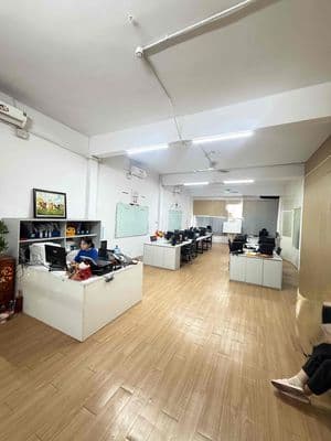 Cho thuê 200m2 Sàn Văn Phòng + kho Q10 DT: 10x20 trống suốt