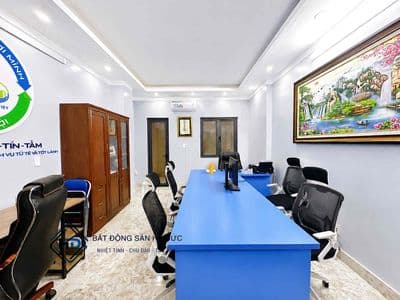 Văn phòng 30m mặt tiền Lê Thị Riêng có ban công thoáng mát