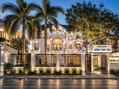 Cho thuê villa mặt tiền đường lớn – thảo điền q2