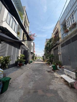 Bán nhà 2 lầu sát vạn phúc city