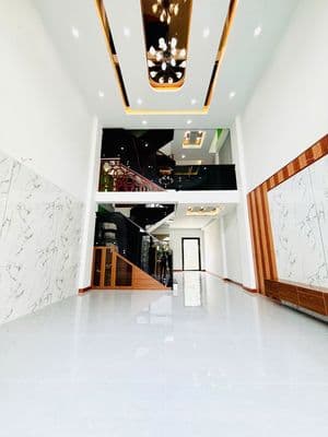 Nhà Mới 3 Tầng Lung Linh, 5 x 20, Ô Tô Vào Nhà, Chợ Gấu, Giáp Quận 12.