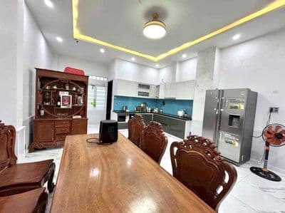 Cho thuê nhà 3 tầng mt tố hữu gần đường núi thành, hoà cường