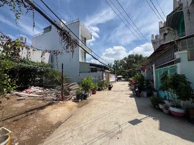 Mặt tiền siêu hiếm 12m. xe oto tới đất quay đầu thoải mái