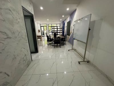 CHo thuê tầng trệt KDT Vạn Phúc city 5x20m giá 10tr có máy lạnh