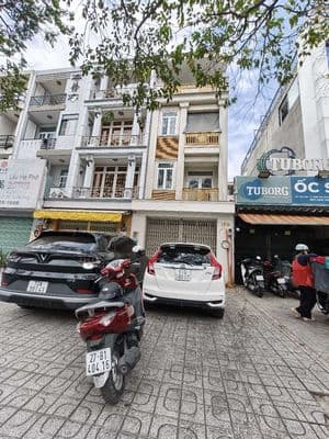 cho thuê nhà mặt tiền đường tên lửa siêu rộng 5pn mới tinh