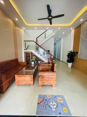 Chủ cần tiền bán căn nhà 2 tầng bến xe Đức Long
