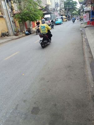 Ô TÔ ĐẬU CỬA - NHÀ CẤP 4 - DỄ XÂY MỚI - SẴN DÒNG TIỀN
