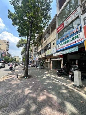 Mặt tiền 3/2 ngay Nguyễn Kim Quận 10 DT: 4,2x20 , trệt, 3 lầu, 6 p