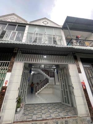 bán gấp căn nhà 4x10 gần cầu lớn Hóc môn