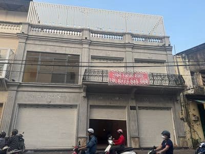 Cho thuê nhà nằm trên đường giữa Bình Đông và Đinh Hòa