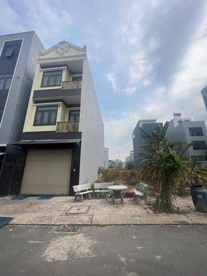 bán đất dĩ an