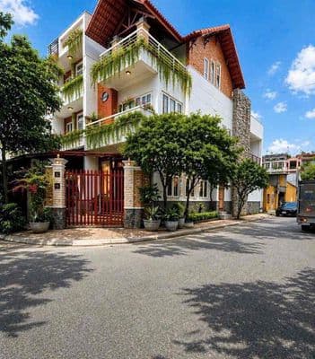 Nhà biệt thự 2 tầng đường kha vạn cân, ôtô vào nhà, dt 202m2 ngang 14m