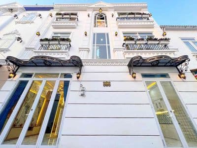 Nhà 3 tầng trục chính hẻm kinh doanh - Cách trường ĐH Y Dược 500m