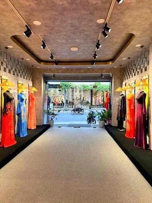 MT VIP LÊ THỊ HỒNG GẤM SÁT CHỢ BẾN THÀNH 5 TẦNG CÓ THANG MÁY
