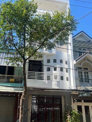 Sốc 9 tỷ nhà 4 tầng , MT 5m mặt đường 7,5m hè 4m , trung tâm Hải Châu