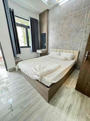 NHÀ MỚI NGUYÊN CĂN FULL NỘI THẤT Ở LIỀN