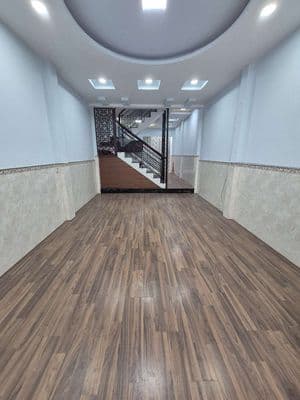 Cho thuê nhà 4x16m 1 lầu 3pn 2wc y hình ngay nguyễn hữu dật