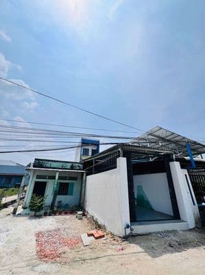 900Tr Nhà mới ngay ngã ba Tân Kim QL50 gần cầu Ông Thìn