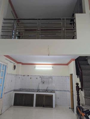 CHO THUÊ NHÀ HẺM ĐƯỜNG CÁCH MẠNG THÁNG 8 DT 4X6M 1 LỬNG 1 LẦU NỞ HẬU