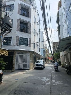 Hẻm xe tải tránh xe hơi Huỳnh Văn Bánh Phú Nhuận thông ra Trường Sa