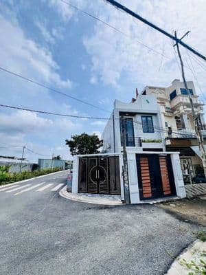 Bán nhà sổ hông riêng xe hơi ngũ trong nhà