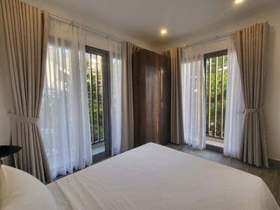 Cho thuê căn hộ nhiều ánh sáng - nội thất gỗ - kế bên sala, bason