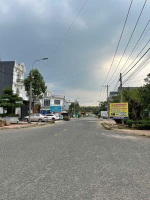 Bán nhà 1 trệt 2 lầu ngay KDC Lavender Vĩnh Cửu giá 2tỷ750