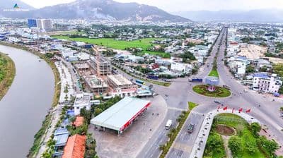 Nhà 5 tầng đường Hùng Vương -tp Quy Nhơn giá rẻ nhất khu vực,hàng hiếm