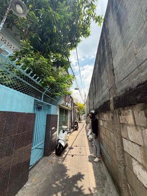 bán nhà 430/57/16 cmt8 hẻm gần chợ 3.7x14 nhà nát