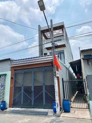 Nhà phố 3 tầng full nội thất mặt tiền kinh doanh !