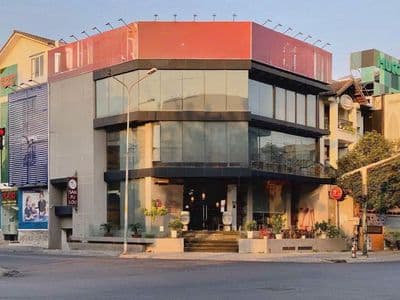 CHO THUÊ TÒA NHÀ MẶT TIỀN ĐƯỜNG TRẦN BẠCH ĐẰNG DT 15m x 40m QUẬN 2