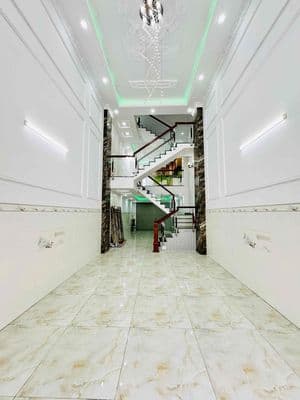 2 mặt tiền đường 6m thông, nhà 5 tầng, dt: 4x17, bình trị đông