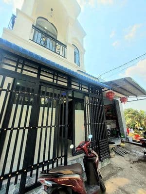 Nhà Long An cũ gồm 3pn, 3wc đường Bờ Chùa- Sổ Hồng Riêng