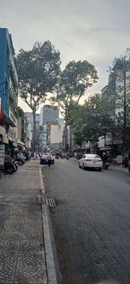 Mặt bằng kinh doanh, văn phòng