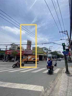 CHO THUÊ NHÀ NC MT NGÃ 4 ĐÈN ĐỎ THẠCH LAM Q.TP 4x28 trệt 4 lầu st