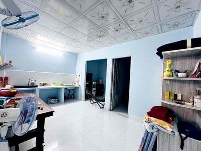 Nhà liền kề tthc dĩ an, dt 123m2, kdc đông đúc, hướng đông nam