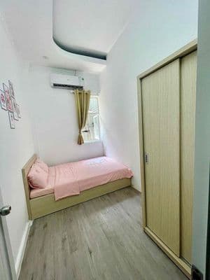 Căn hộ 2pn cửa sổ lớn full nội thất ngay ngã tư hàng xanh