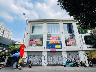 Cho Thuê Nhà MT Trần Hưng Đạo 18x16 Trệt 2 Lầu Suốt P.PNL Quận 1