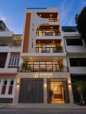 NHÀ CHO THUÊ 7X25M . MẶT TIỀN CỘNG HOÀ
