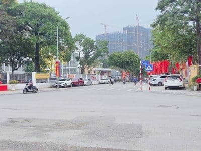 Đất mặt phố - phú thượng – khu dân cư đông đúc – kinh doanh đa dạng.