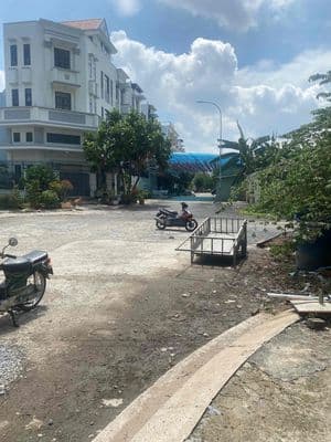 cần bán đất nền nhà nguyên căn chợ đầu mối bình điền