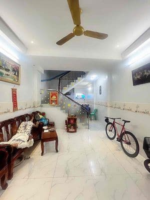 Bán nhà mặt tiền nội bộ đối diện công viên , kdc Bình Phú