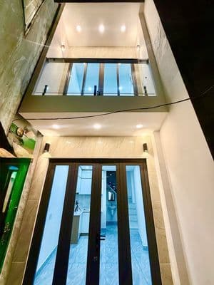 Nhà dt16m2 đúc 2,5 tấm 2pn hẻm 2.5m đường Lạc Long Quân, P5, Quận 11
